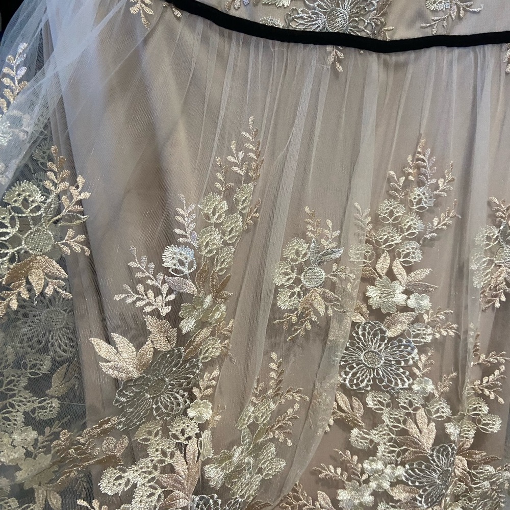 Julia Jordan Formal dress - Picture 12 of 17